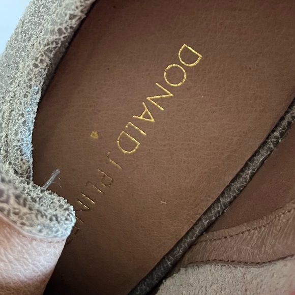 Donald J Pliner size 7.5 Kara Peep Toe Crackle Leather Ankle Bootie Heels Taupe - Picture 16 of 16